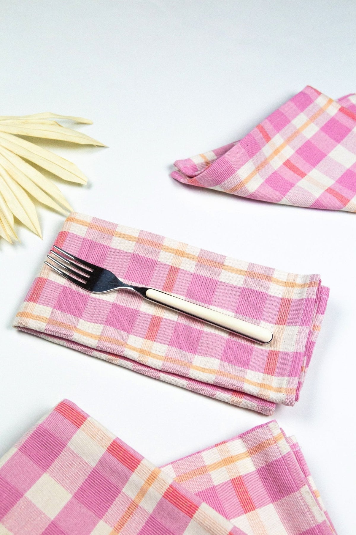 Abigail Plaid Dinner Napkin in Bubblegum